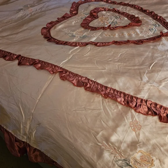 Heart Embroidered Satin Duvet Bedspread - Picture 8 of 9